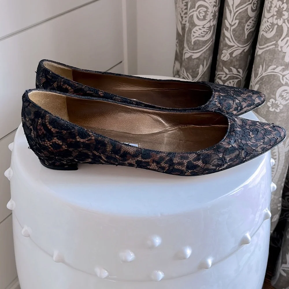 Manolo Blahnik Black and Brown Flats and Loafers with Pointed Toe Design